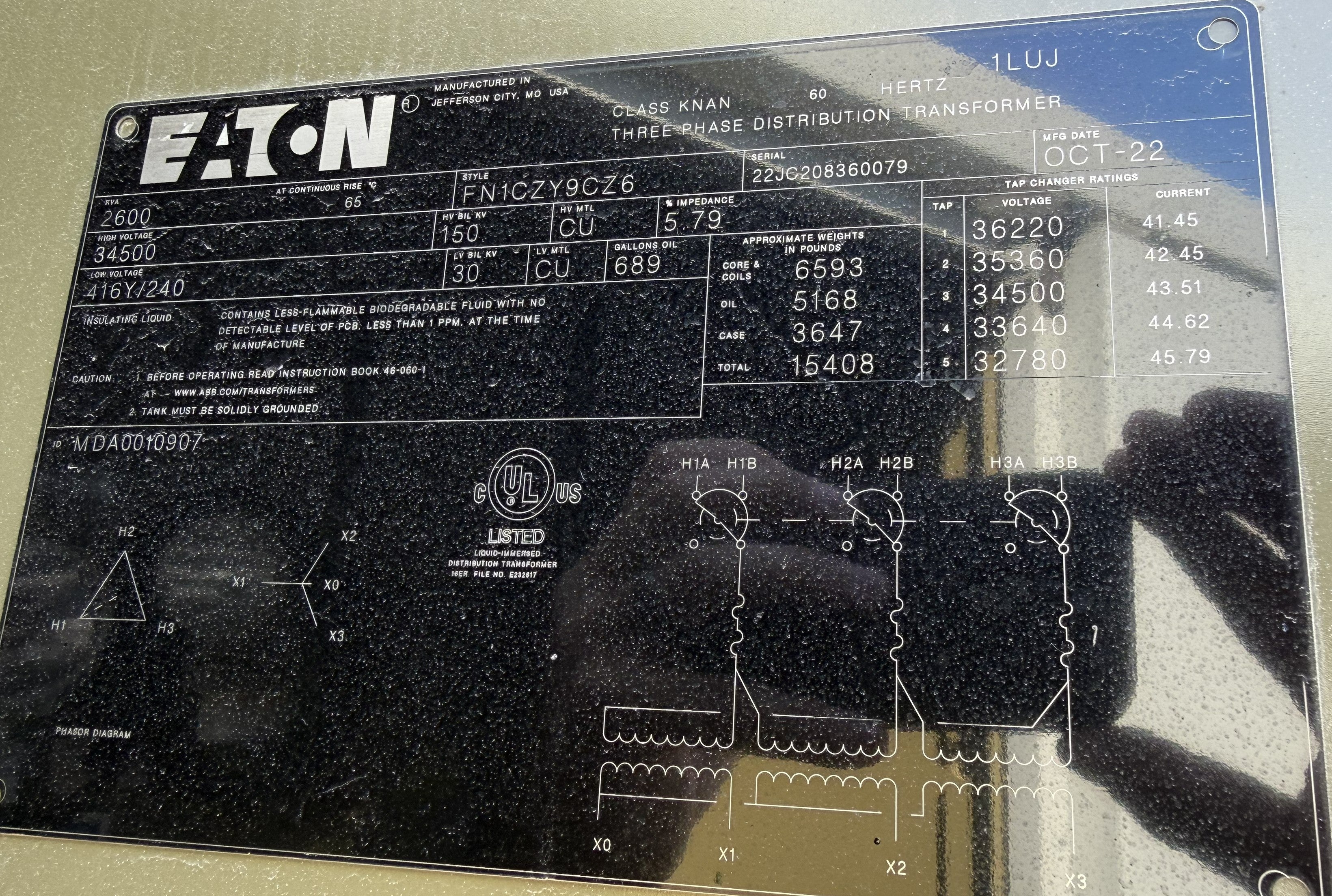 2,600 kVA Eaton Pad Mounted Transformer; HV 34,500; LV 416Y/240; FR3; Copper; Unused; SN 22JC208360079
