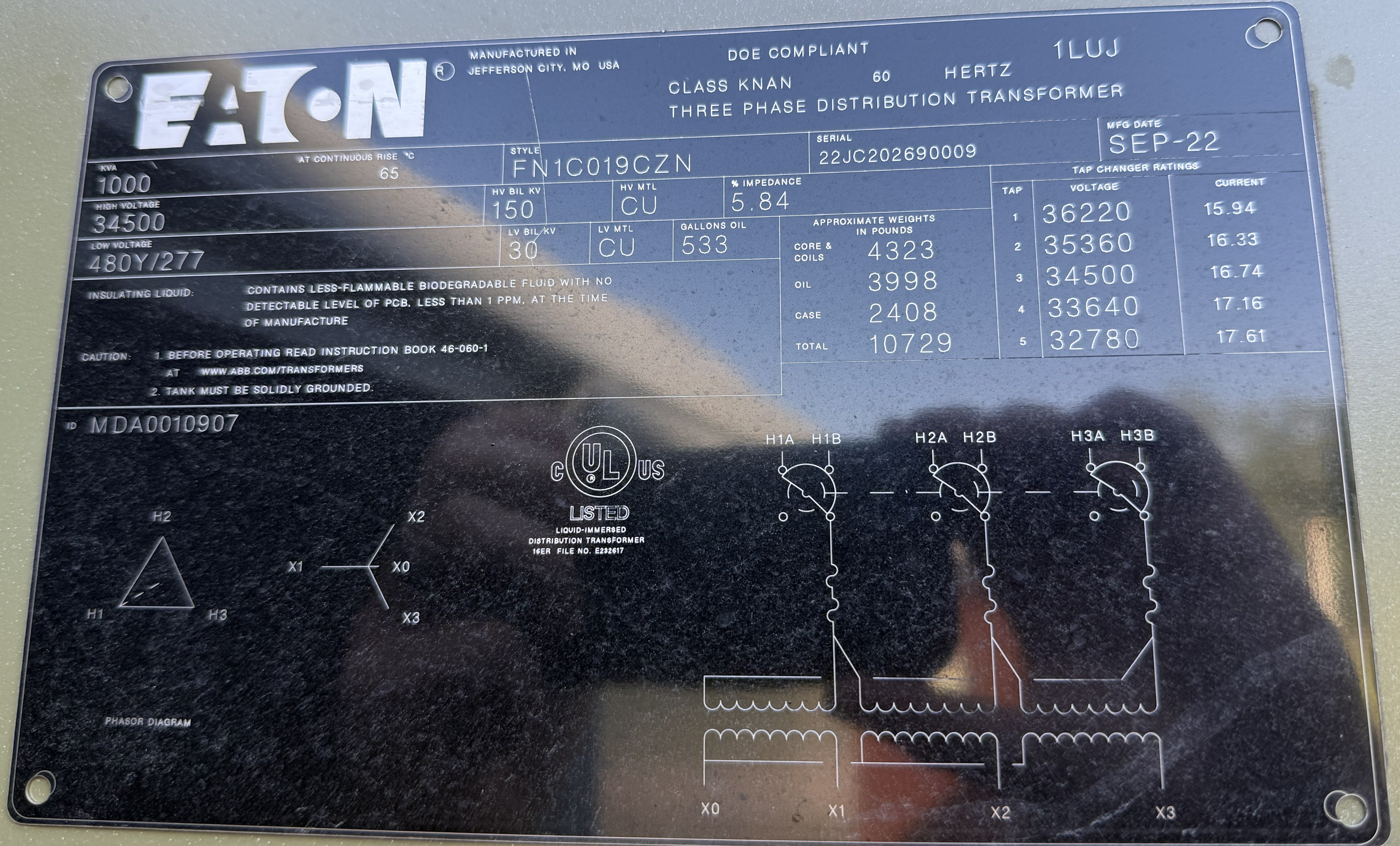 1,000 kVA Eaton Pad Mounted Transformer; HV 34,500; LV 480Y/277; FR3; Copper; Unused; SN 22JC202690009