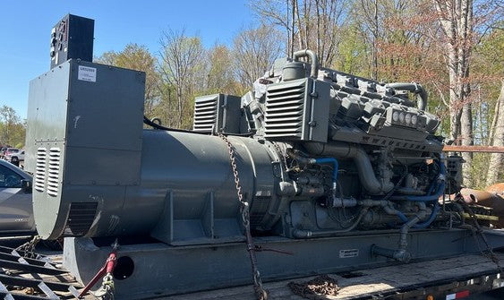 700 kW Continuous, Waukesha L7042GU Natural Gas Generator Set, only 1,199 hours!, 480Y / 277 Volts, 1,200 RPM, Radiator