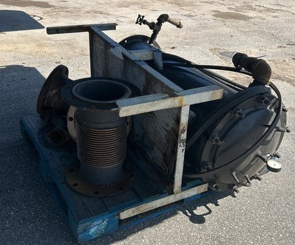 700 kW Continuous, Waukesha L7042GU Natural Gas Generator Set, only 1,199 hours!, 480Y / 277 Volts, 1,200 RPM, Radiator