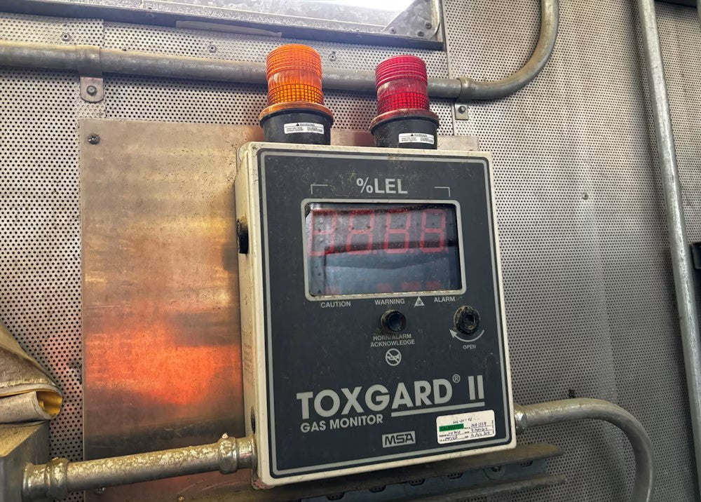 1,750 kW Standby or 1,575 kW Continuous, Waukesha P9390GSI Natural Gas Generator Set, Low Hours (< 1,000), 480Y / 277 Volts, 1,200 RPM, Enclosure, Catalyst, Radiator, 1994