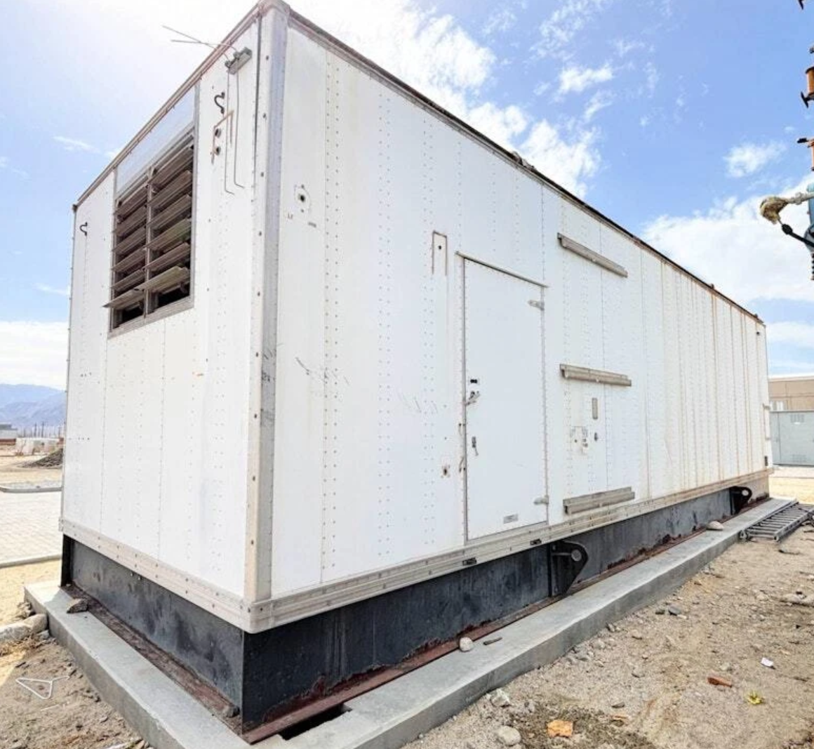 1,750 kW Standby or 1,575 kW Continuous, Waukesha P9390GSI Natural Gas Generator Set, Low Hours (< 1,000), 480Y / 277 Volts, 1,200 RPM, Enclosure, Catalyst, Radiator, 1994
