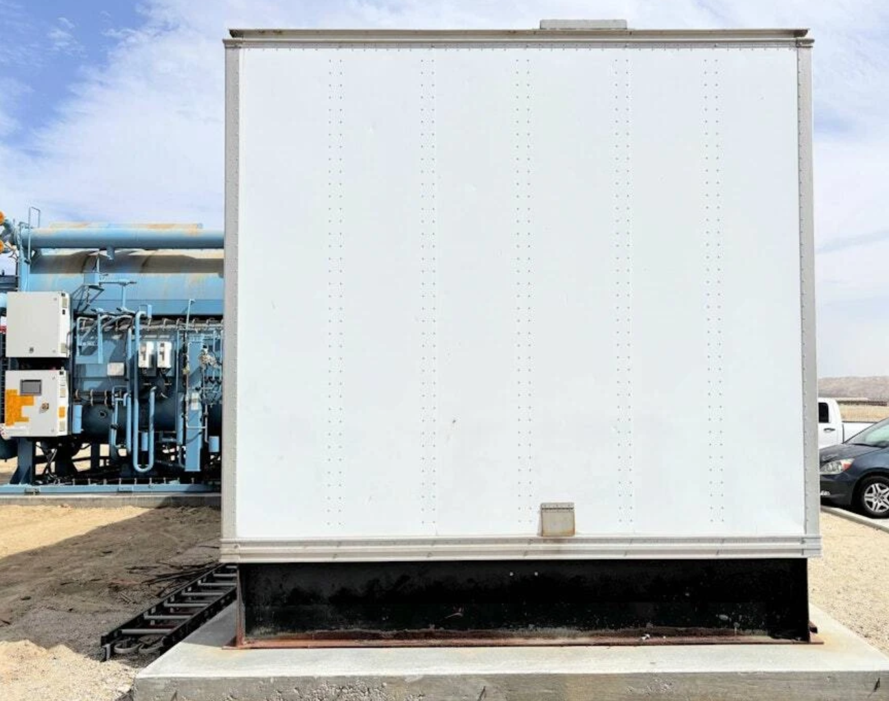 1,750 kW Standby or 1,575 kW Continuous, Waukesha P9390GSI Natural Gas Generator Set, Low Hours (< 1,000), 480Y / 277 Volts, 1,200 RPM, Enclosure, Catalyst, Radiator, 1994