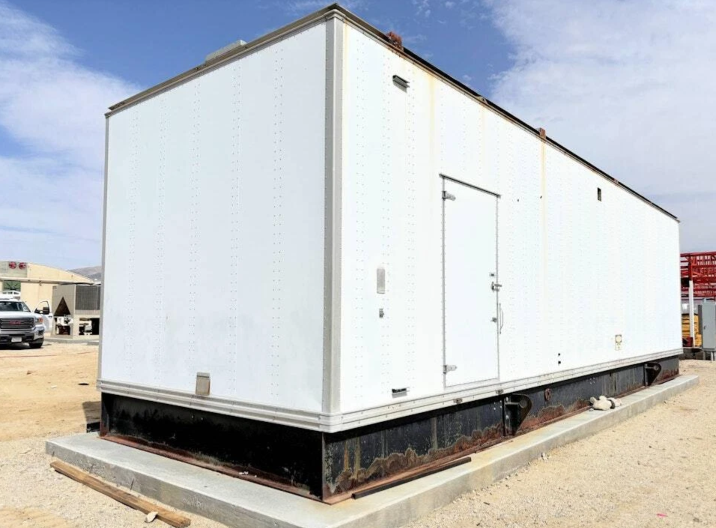 1,750 kW Standby or 1,575 kW Continuous, Waukesha P9390GSI Natural Gas Generator Set, Low Hours (< 1,000), 480Y / 277 Volts, 1,200 RPM, Enclosure, Catalyst, Radiator, 1994