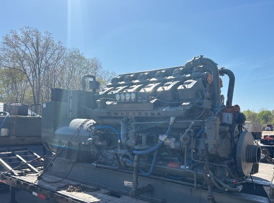 700 kW Continuous, Waukesha L7042GU Natural Gas Generator Set, only 1,199 hours!, 480Y / 277 Volts, 1,200 RPM, Radiator