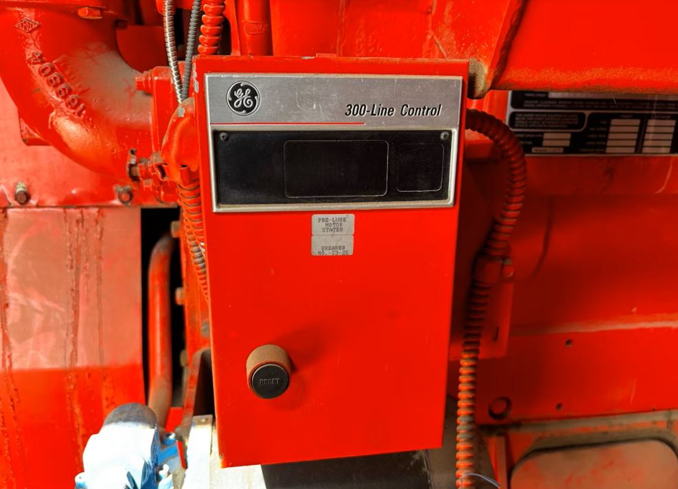 1,750 kW Standby or 1,575 kW Continuous, Waukesha P9390GSI Natural Gas Generator Set, Low Hours (< 1,000), 480Y / 277 Volts, 1,200 RPM, Enclosure, Catalyst, Radiator, 1994