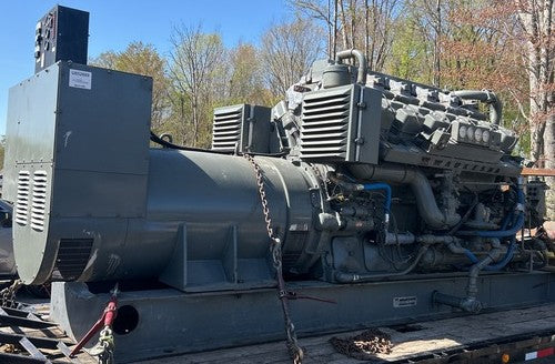700 kW Continuous, Waukesha L7042GU Natural Gas Generator Set, only 1,199 hours!, 480Y / 277 Volts, 1,200 RPM, Radiator