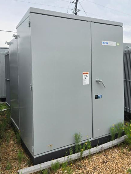 Eaton 2,600 kVa pad mounted 3 phase transformer, FR 3, copper, HV 34500, LV 416Y/240, unused, new, never energized
