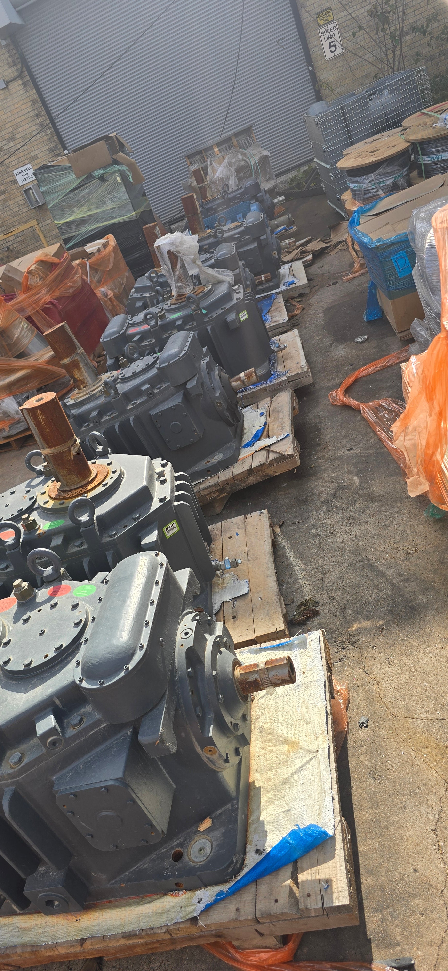 Falk Gear Drive For Cooling Tower, Matches With 150 HP WEG Motor (New / Unused), 2275CTAC2AU9-529 Year 2022 Type CTA 198hp Cooling Tower Enclosed Gear Drive. Ratio 9.5:1, Oil Capacity 8 Gallons. Input 1750rpm/Output184rpm, Texas