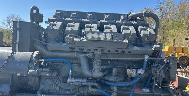 700 kW Continuous, Waukesha L7042GU Natural Gas Generator Set, only 1,199 hours!, 480Y / 277 Volts, 1,200 RPM, Radiator