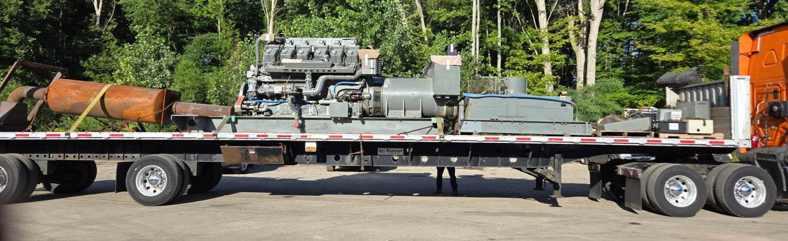 700 kW Continuous, Waukesha L7042GU Natural Gas Generator Set, only 1,199 hours!, 480Y / 277 Volts, 1,200 RPM, Radiator