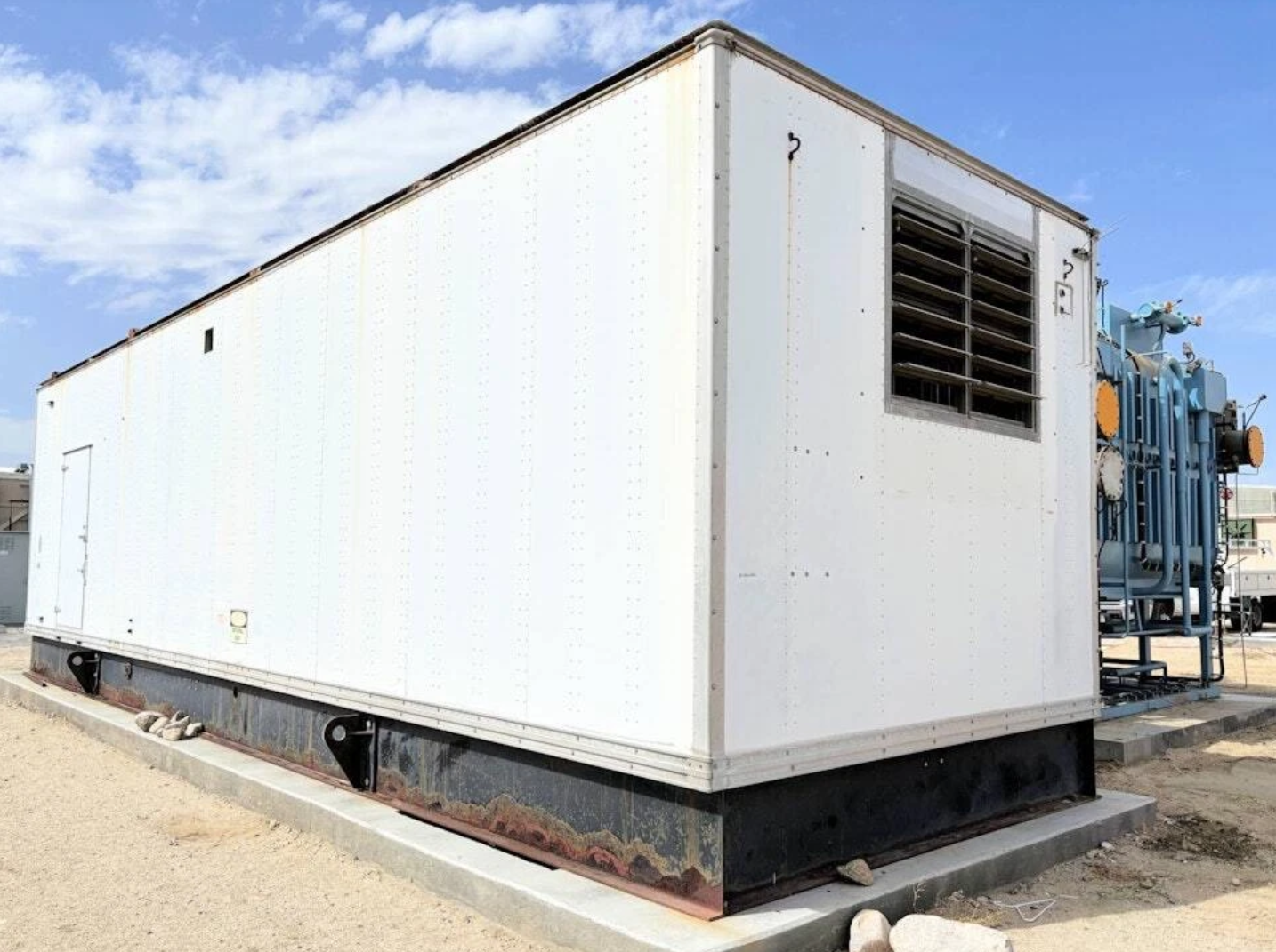 1,750 kW Standby or 1,575 kW Continuous, Waukesha P9390GSI Natural Gas Generator Set, Low Hours (< 1,000), 480Y / 277 Volts, 1,200 RPM, Enclosure, Catalyst, Radiator, 1994