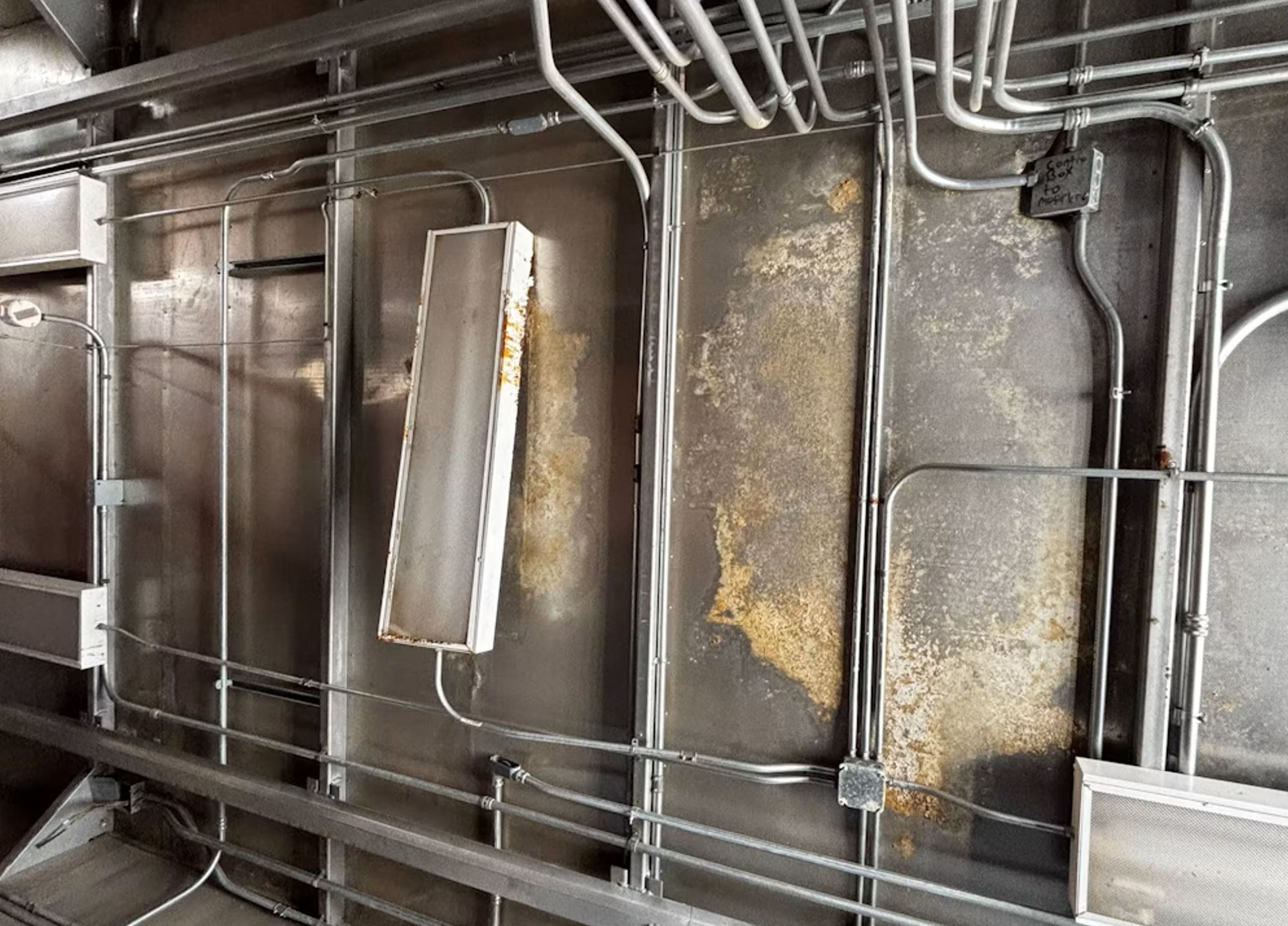 1,750 kW Standby or 1,575 kW Continuous, Waukesha P9390GSI Natural Gas Generator Set, Low Hours (< 1,000), 480Y / 277 Volts, 1,200 RPM, Enclosure, Catalyst, Radiator, 1994