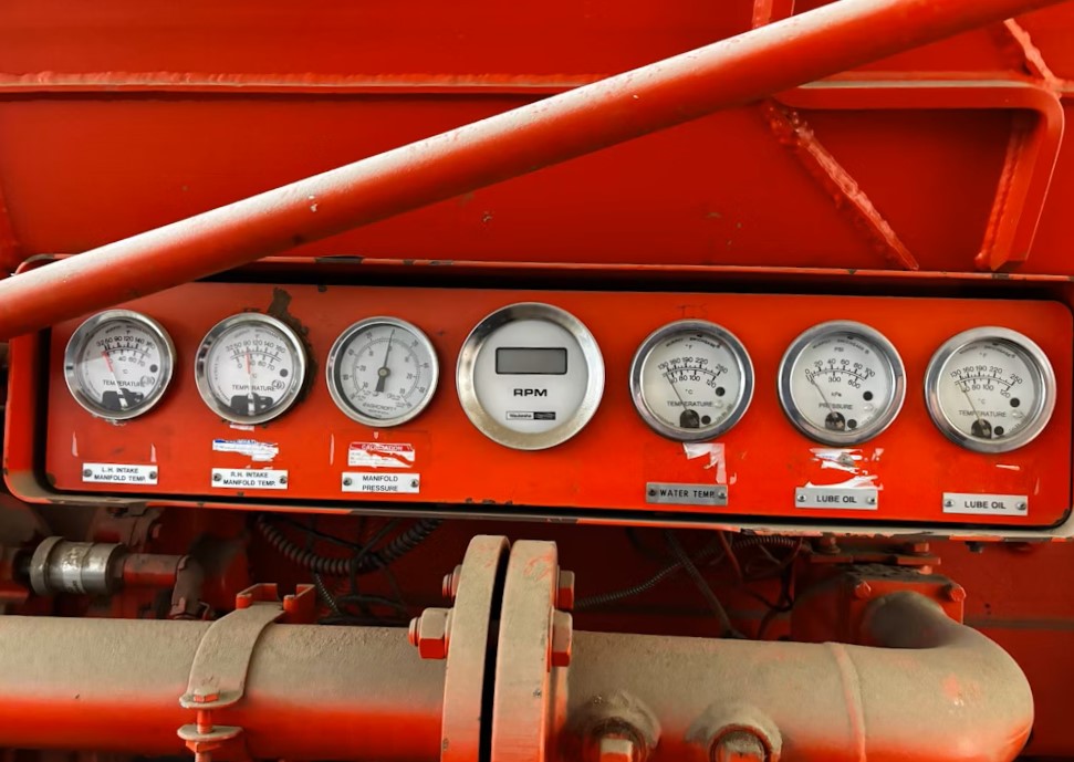 1,750 kW Standby or 1,575 kW Continuous, Waukesha P9390GSI Natural Gas Generator Set, Low Hours (< 1,000), 480Y / 277 Volts, 1,200 RPM, Enclosure, Catalyst, Radiator, 1994