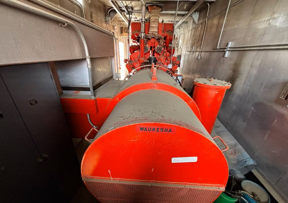 1,750 kW Standby or 1,575 kW Continuous, Waukesha P9390GSI Natural Gas Generator Set, Low Hours (< 1,000), 480Y / 277 Volts, 1,200 RPM, Enclosure, Catalyst, Radiator, 1994