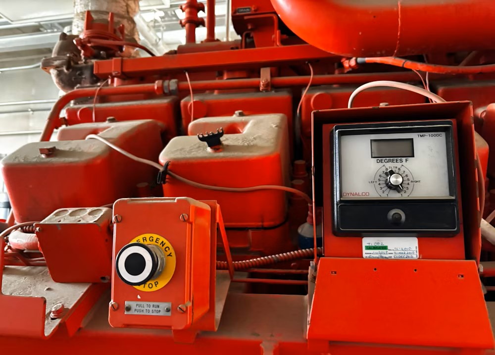 1,750 kW Standby or 1,575 kW Continuous, Waukesha P9390GSI Natural Gas Generator Set, Low Hours (< 1,000), 480Y / 277 Volts, 1,200 RPM, Enclosure, Catalyst, Radiator, 1994